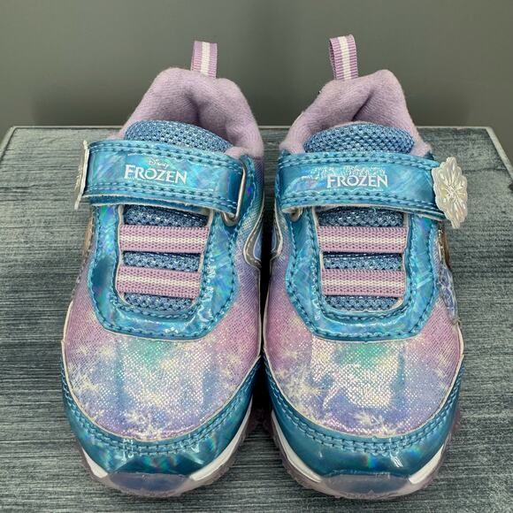 Disney’s Frozen 2 Anna & Elsa Toddler Girl’s Light-up Shoes Light Blue Size 6 - Picture 3 of 9